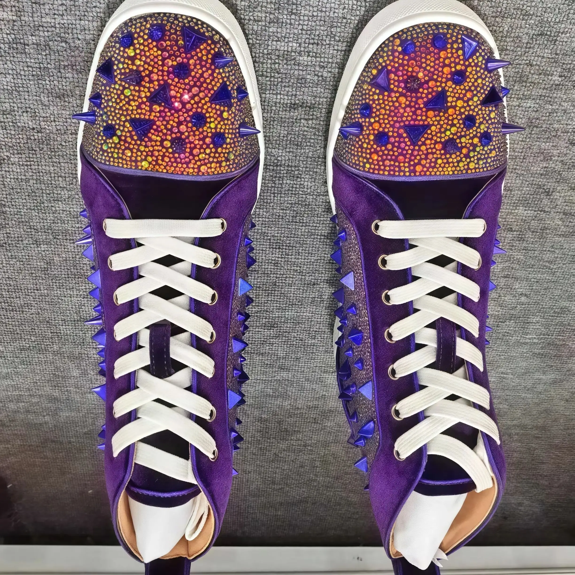 

Lace-Up High-Top Flat Sole Zapatillas Running Red Sole Casual Sports Shoes Dark Purple Rivets Mens Sneakers Rhinestones Crystal