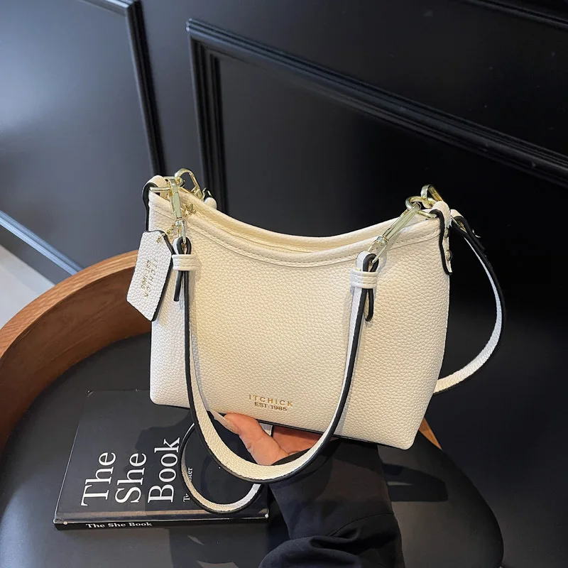 

2025 Новинка! Женская модная сумка через плечо, бродяга с монограммой, сумка для подмышек - портативная/через плечо