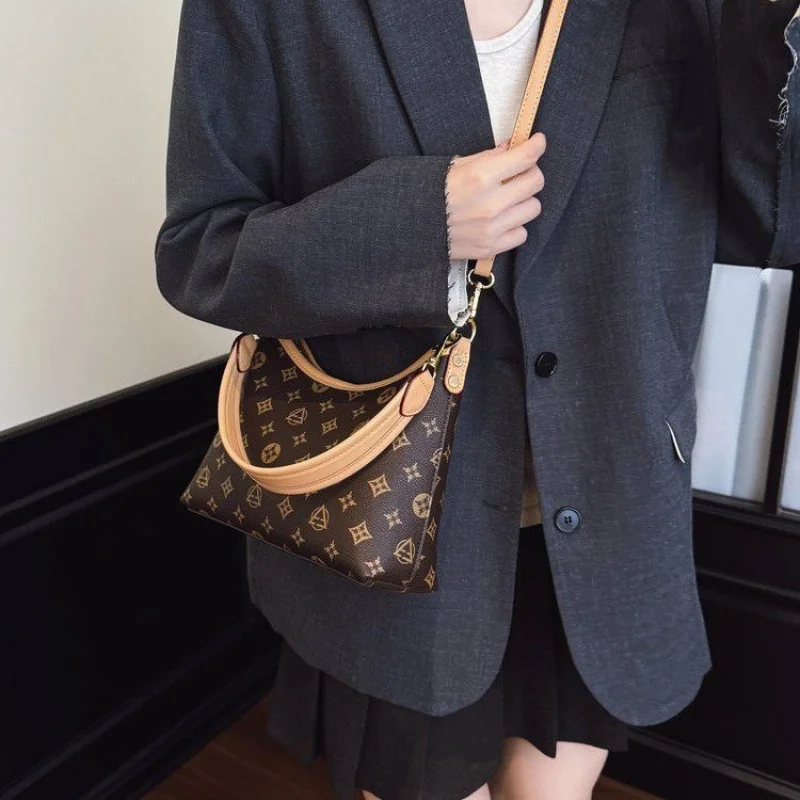 

High-End Women's Tote Bag Crafted From Leaf-Patterned Leather Featuring Trendy Famous Neat Look​