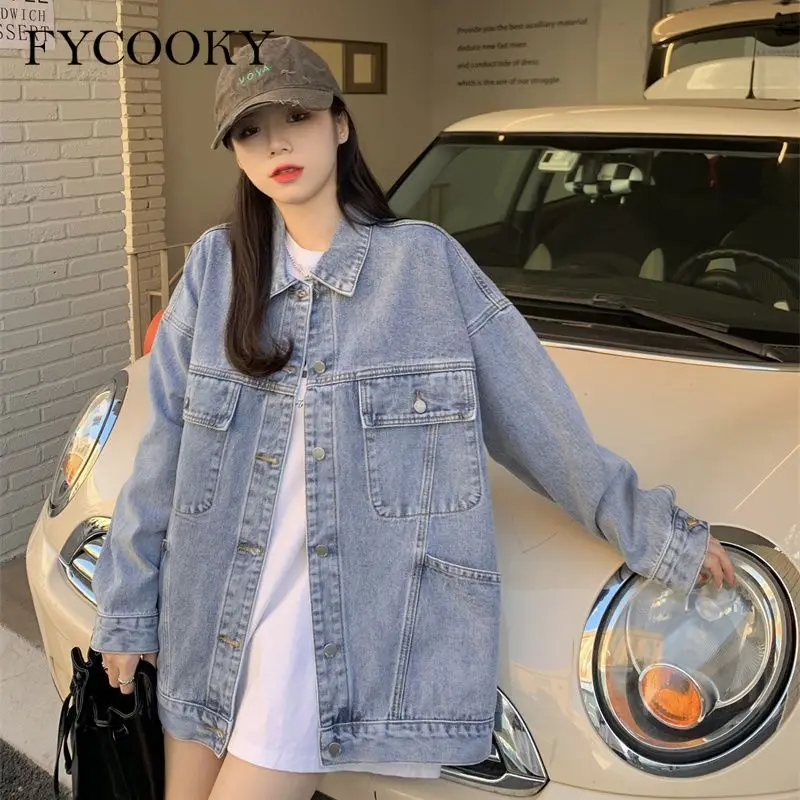 معطف دينم كبير الحجم على الموضة جديد لعام 2025 سترات جينز كورية فضفاضة بأكمام طويلة عالية الشارع للسيدات