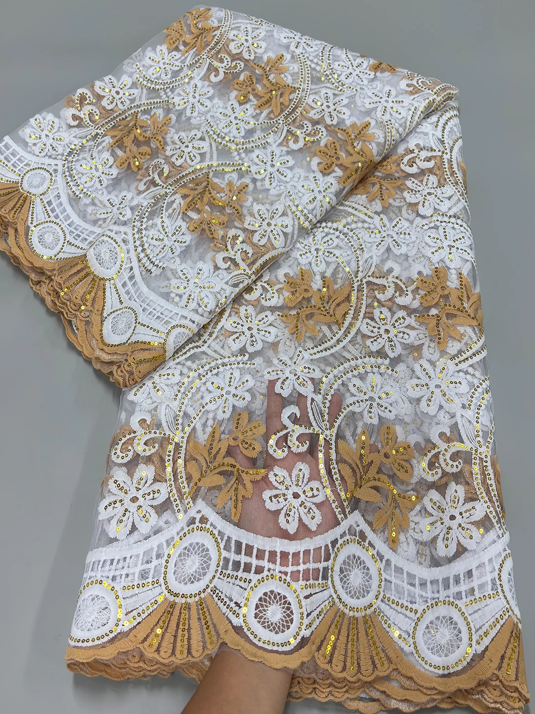 

Новое поступление, африканская кружевная ткань с блестками, 2025 г., высокое качество, молочная шелковая кружевная ткань, нигерийское сетчатое кружево для женского платья, 5 ярдов шитья