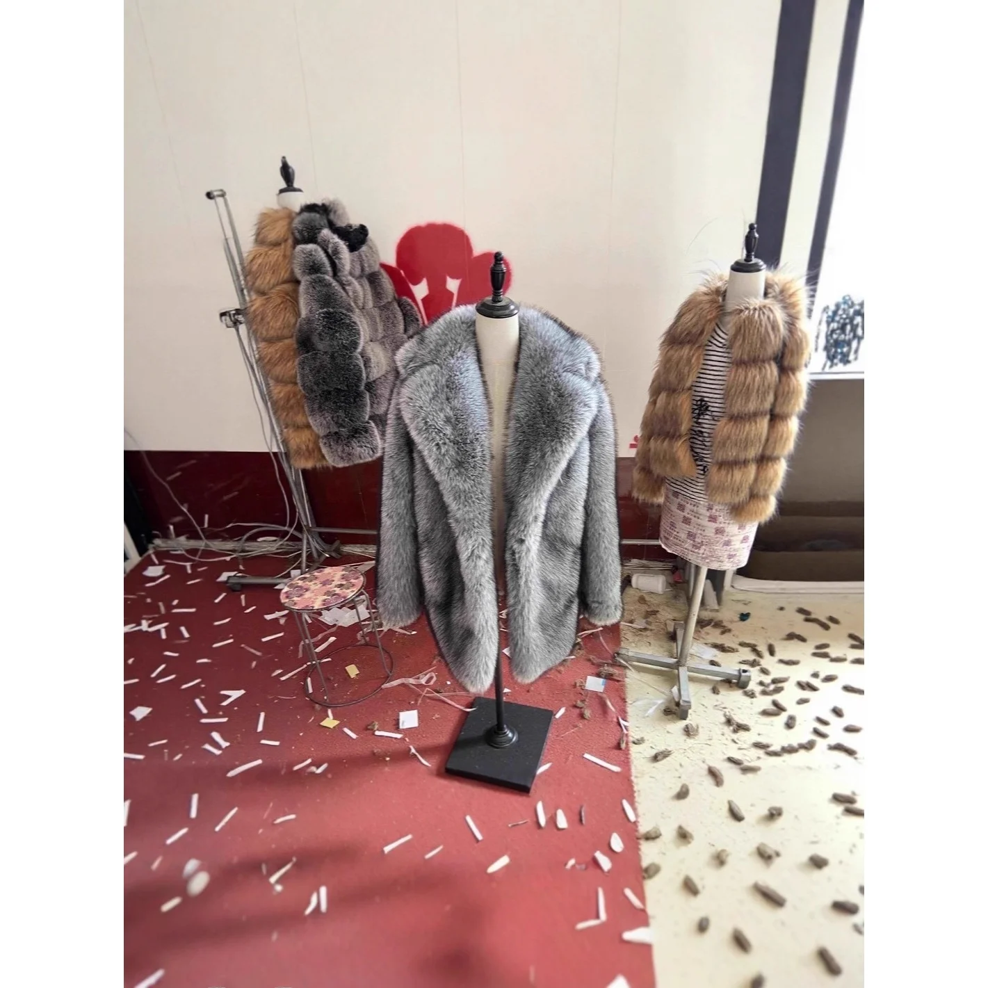 معطف نسائي فروي دافئ ملابس خارجية شتوية 200 جرام من الجلد المحيط جايت طويل Sve بياقة Sle Sisterly الاتجاه مع قبعة #4