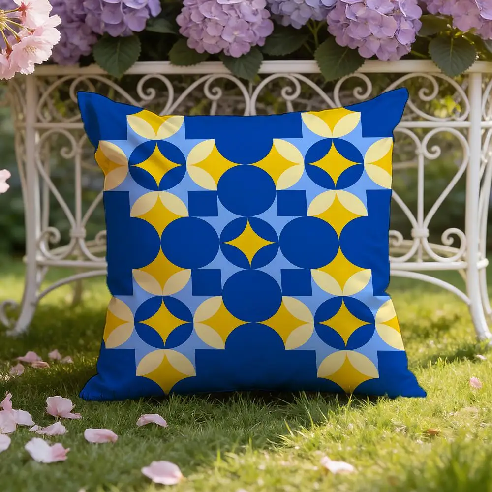Retro Diamond Quatrefoil Cushion Cover Home & Car Dual-Scene Pillow Cover: Reversible for Premium Comfort