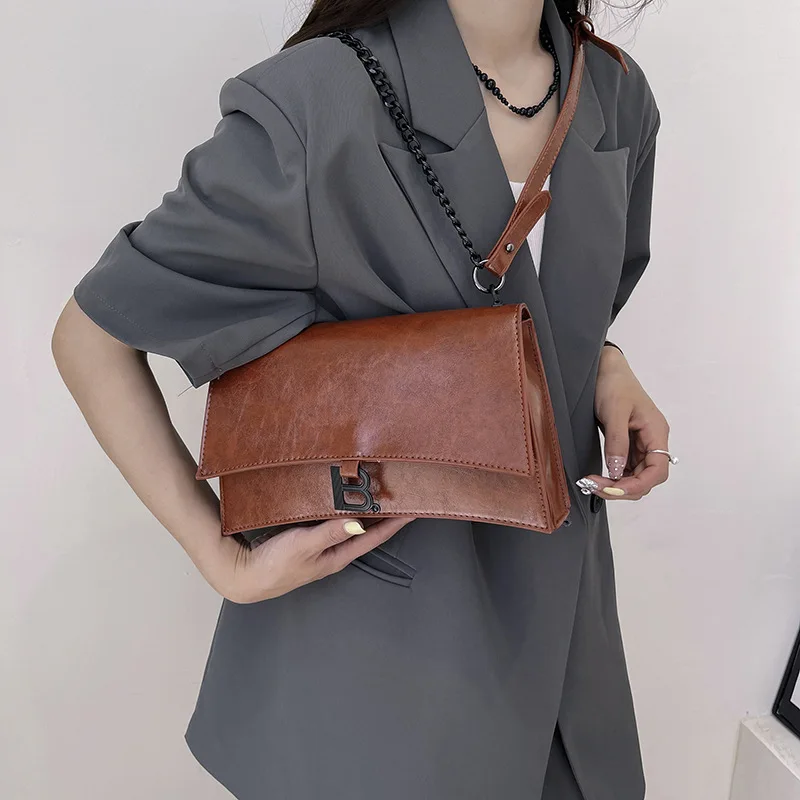 

Niche Design Large Capacity Soft Crossbody Bag for Fashion Underarm Shoulder Bag with Chain, Commuting and Daily Use Tote​