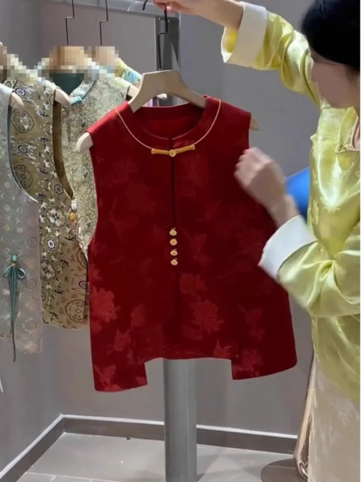 เสื้อกั๊กสไตล์จีนใหม่สำหรับผู้หญิง ฤดูร้อน ดีไซน์หรูหรา วินเทจ ประณีต กระดุมแบบจีน เสื้อคลุมไหล่