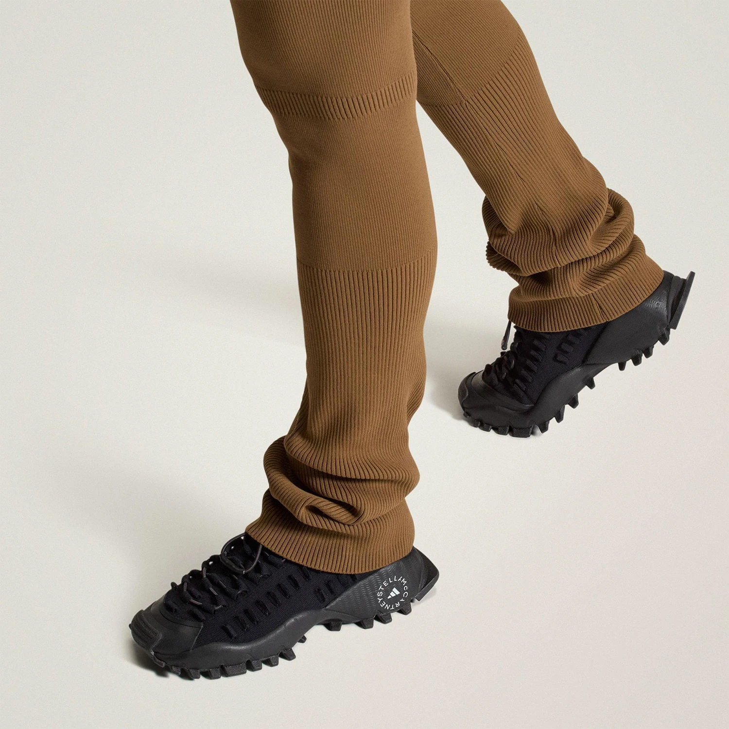 

Adidas genuine SEEULATER 2 men's and women's high top wear-resistant sports shoes JR3276