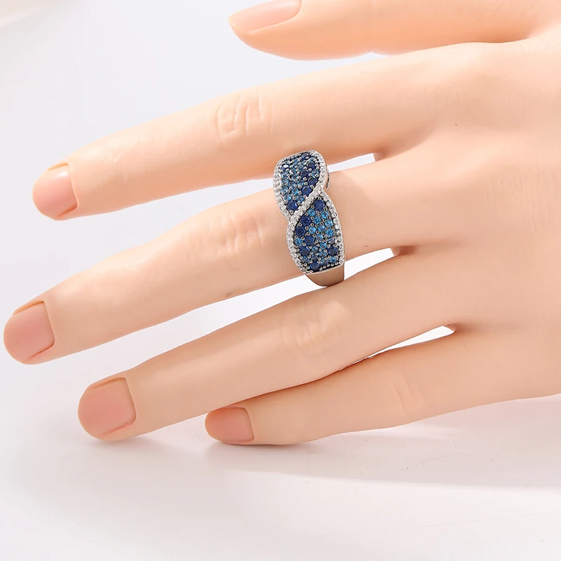 Luxuriöser Eingelegter Weiß-Blauer CZ Damenring Exquisiter Silberfarbener Geometrischer Ring für Tägliches Tragen und Partys Jubiläumsgeschenk – Detail 4