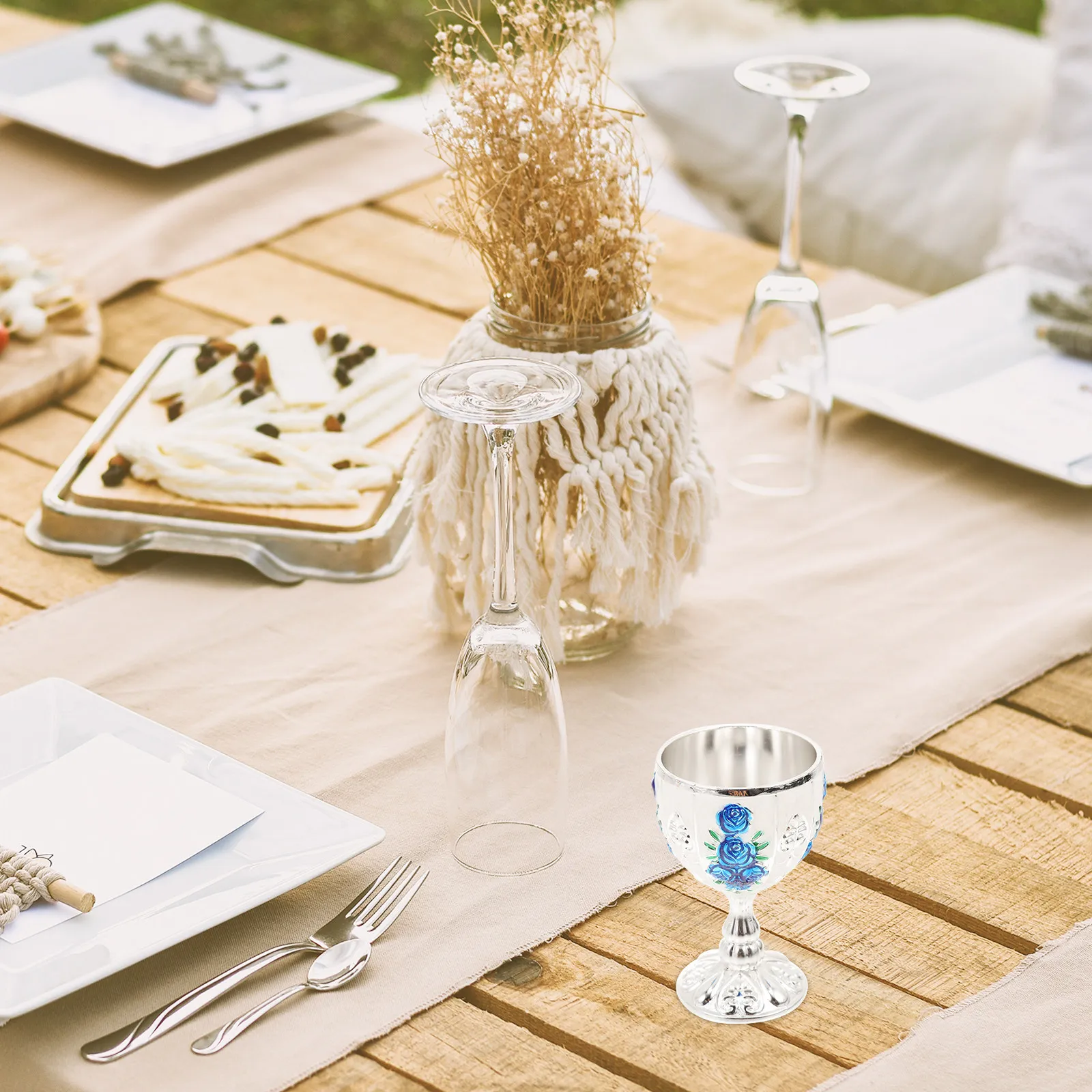 

Small Metal Wine Cup Retro European Style Luxury Whiskey Cup for Spirits Cocktails Banquet Wedding Anniversary Christmas Gift