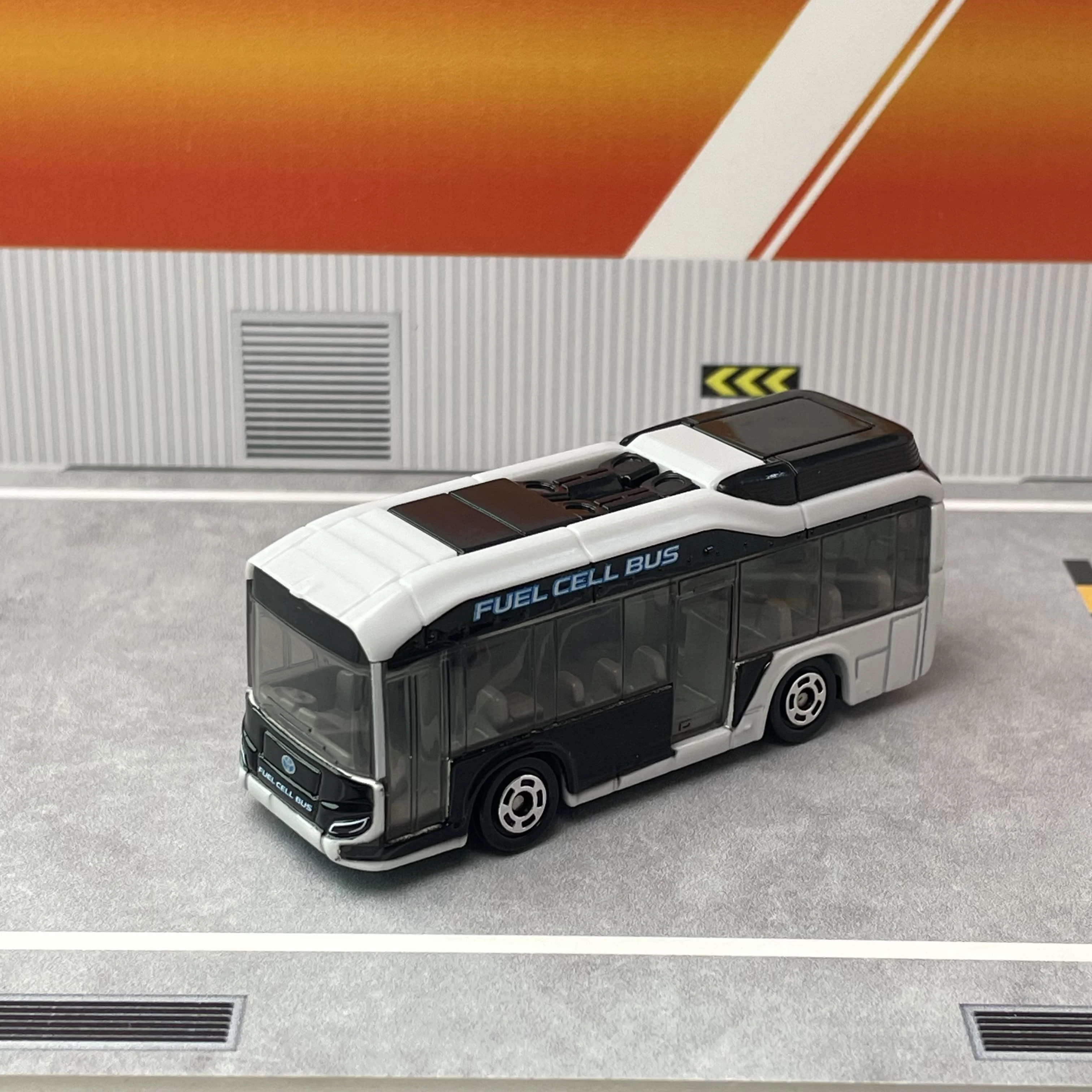 Takara Tomy Tomica nr 82 Toyota SORA Samochody Hot Pop 1:64 Auta Stop Metal Zabawki Pojazdy Silnikowe Odlewane Modele Metalowe dla Dzieci