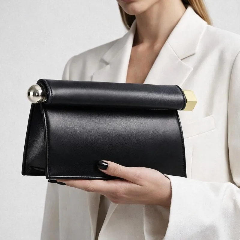 

A New Luxury Fashionable and Niche Rolled-up Clutch Bag for Women A Versatile Folding Chain Single-shoulder Crossbody Bag