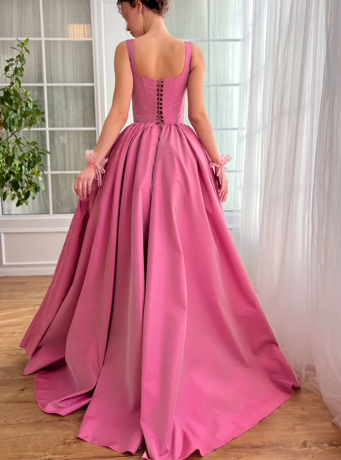 Elegant A-Line Satin Prom Dresses For Women Spaghetti Straps Formal Evening Dresses Cinderella Taffeta Party Gown With High Slit