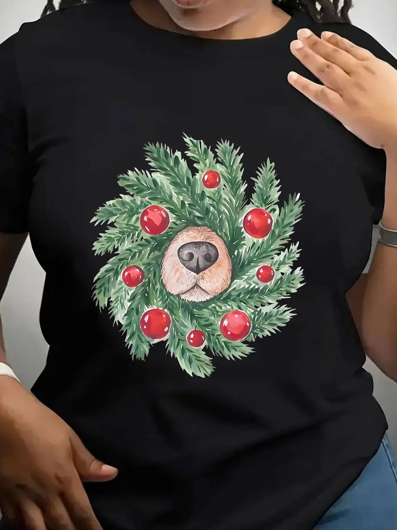 Women's Trendy Crew Neck T-Shirt Dog Face in Wreath Design Suitable for Casual Sportswear