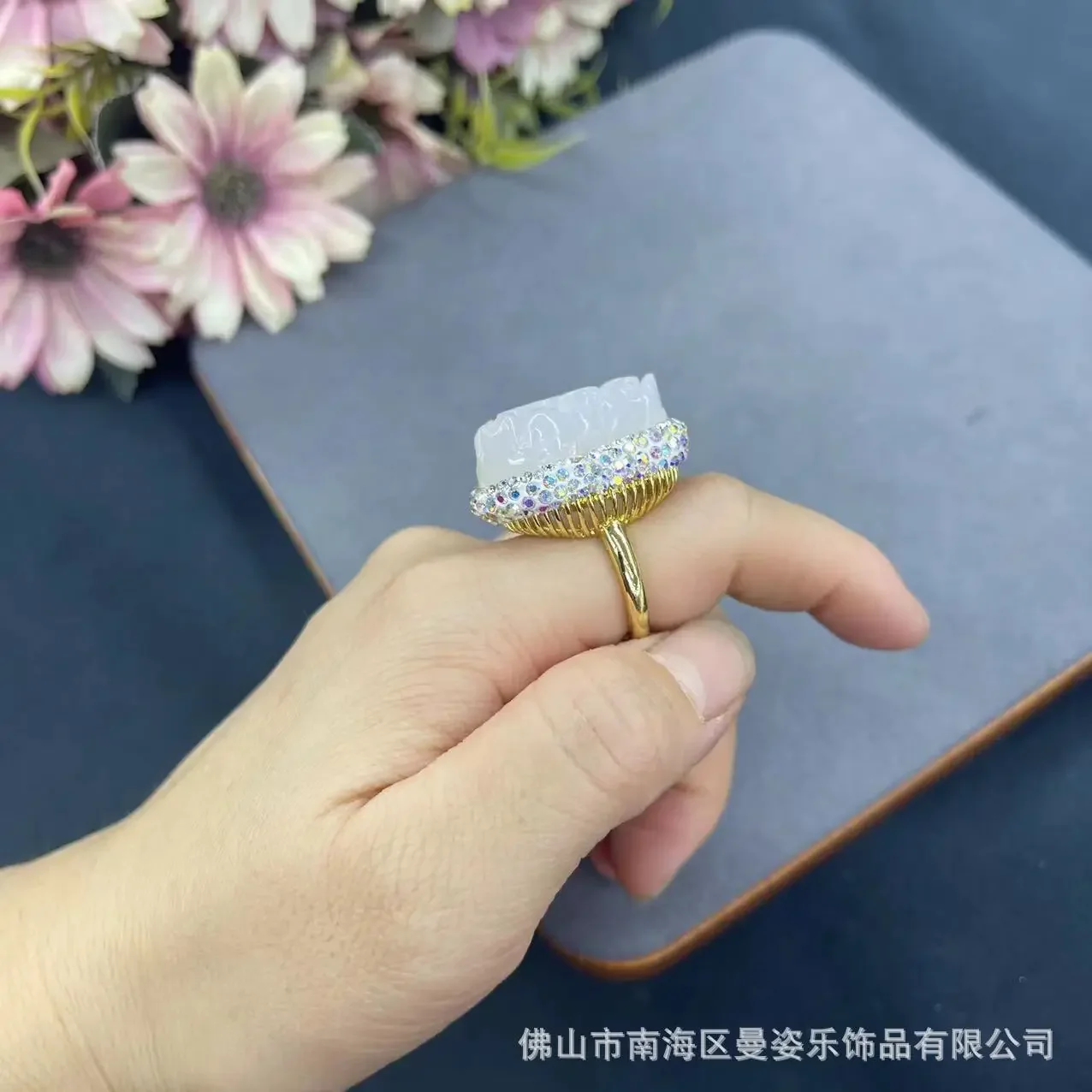Factory direct sales natural white chalcedony agate Pip live ring, French vintage niche live broadcast hot-selling model