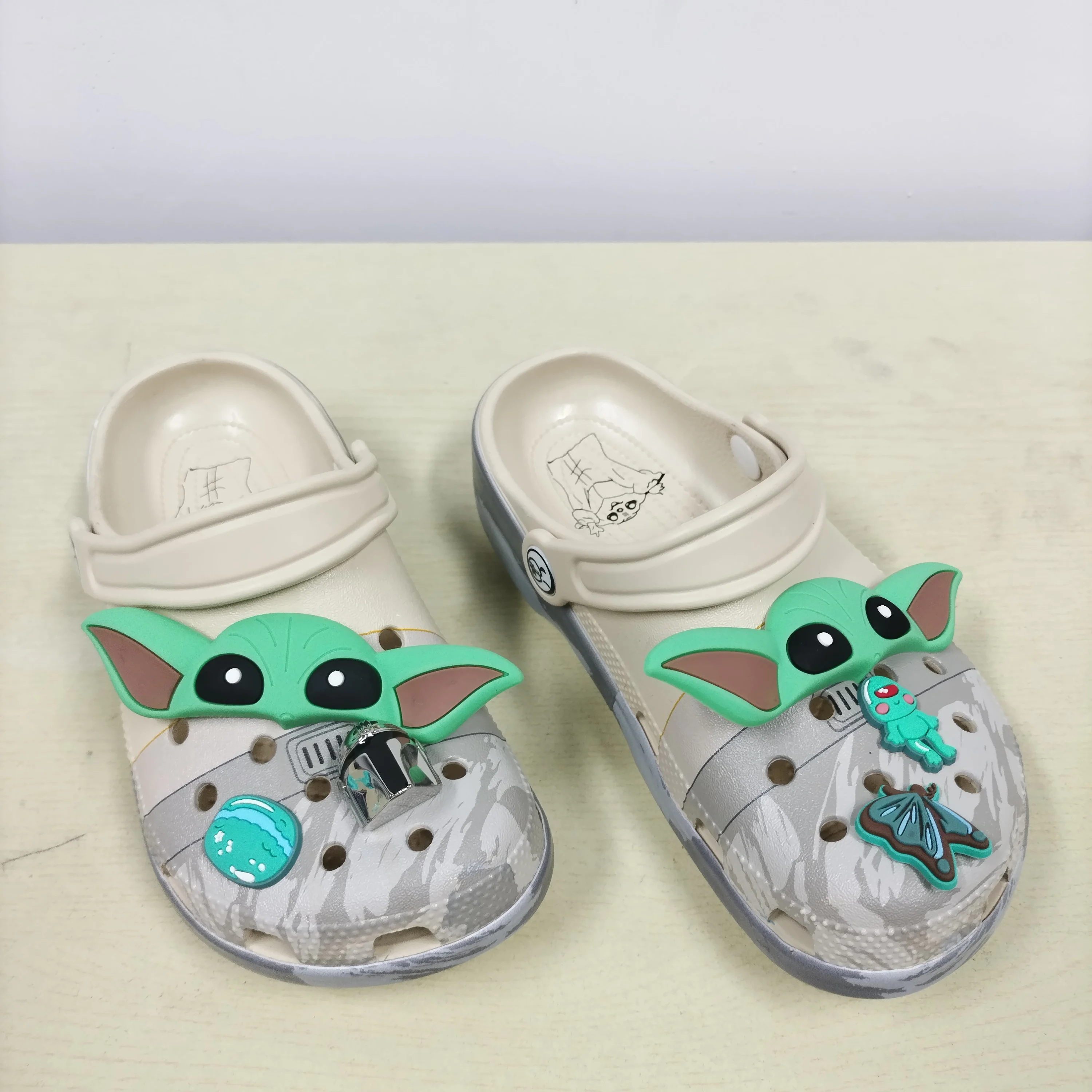 2025년 신상 스타워즈 만화 구멍 샌들 슬리퍼 남아 여아 비치 캐주얼 신발 통기성 젤리 가든 속이 빈 에바 비치 슈즈