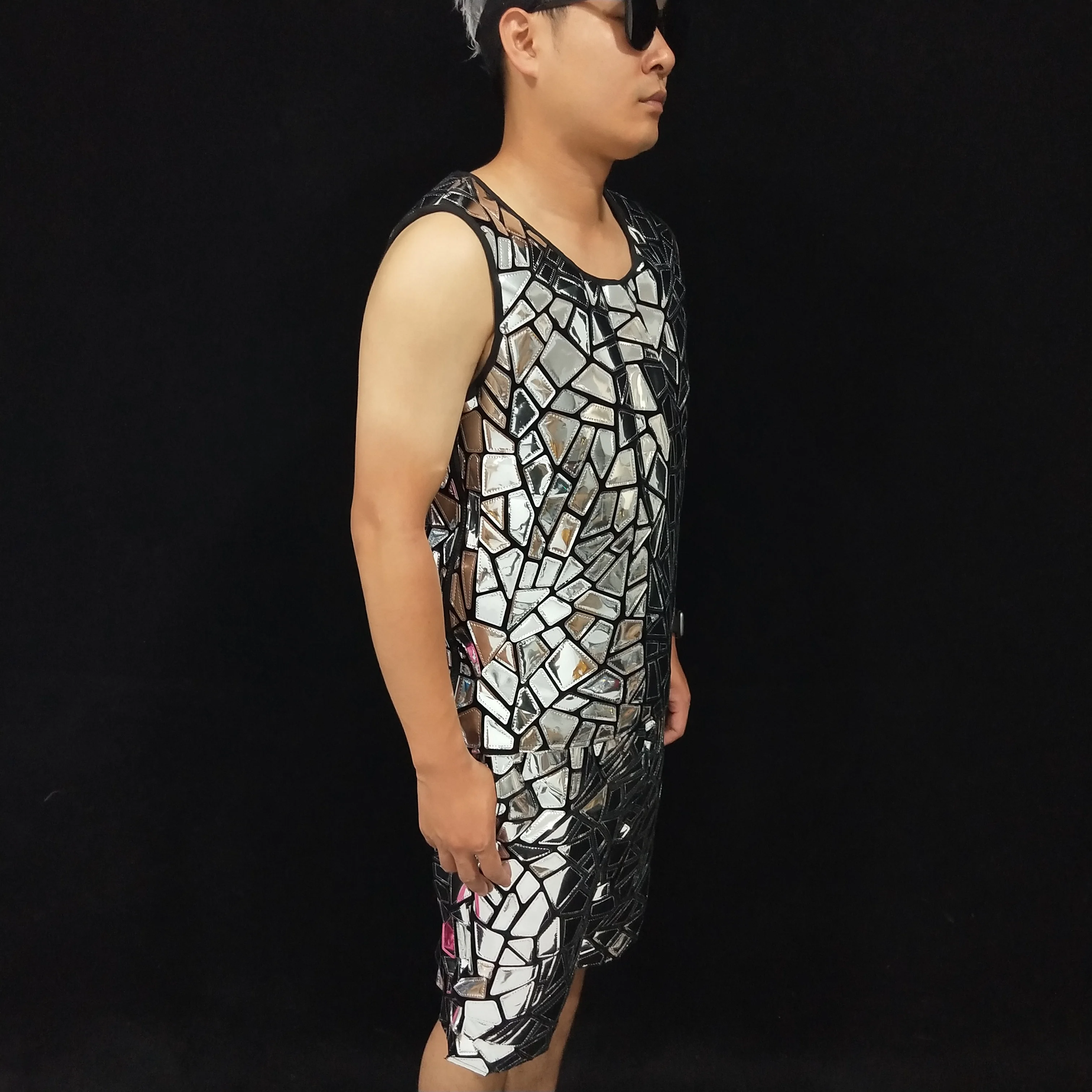 シルバーレーザーソフトミラーベストショーツセット メンズフェスティバルパーティーショーカーニバルレイブ衣装ダンスチームパフォーマンスステージコスチューム