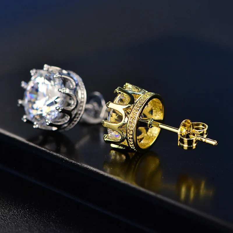 

Женские классические сверкающие круглые серьги с цирконием весом в один карат от Zakol Fashion Crown - Золотые серьги - Также могут их носить и мужчины.