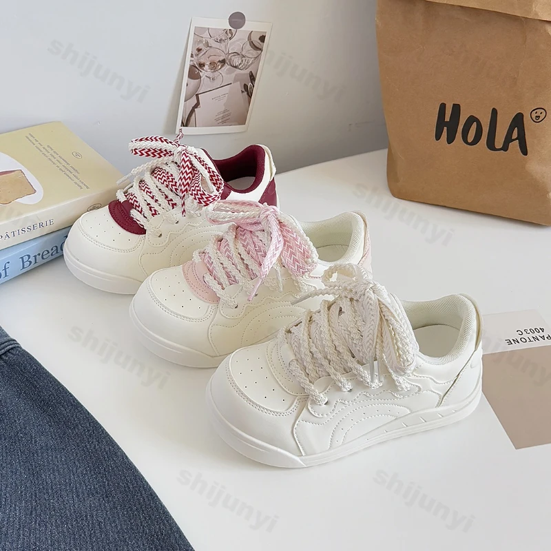 

Женские белые туфли для доски, весна-осень 2023, новая модная нескользящая повседневная обувь с перекрестной завязкой, легкая удобная вулканизированная обувь