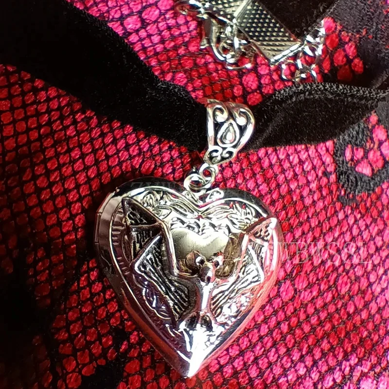 Gothic Women's Men's Bat Lock Velvet Choke Ring Retro pagan Jewelry Gift Accessories