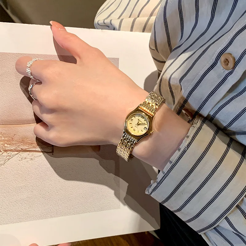 

Elegant ladies' watch, square case, steel band, calendar function, vintage style, antique watch, exquisite women's wristwatch.