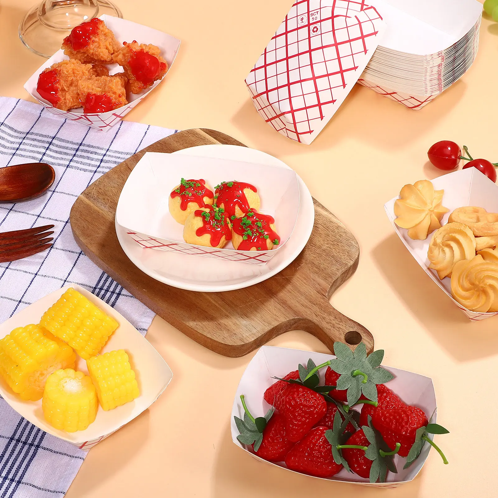 200Pcs Checkered Paper Food Trays Disposable Snack Boats Stackable Snack Holders Carnival Food Serving Trays Paper Containers