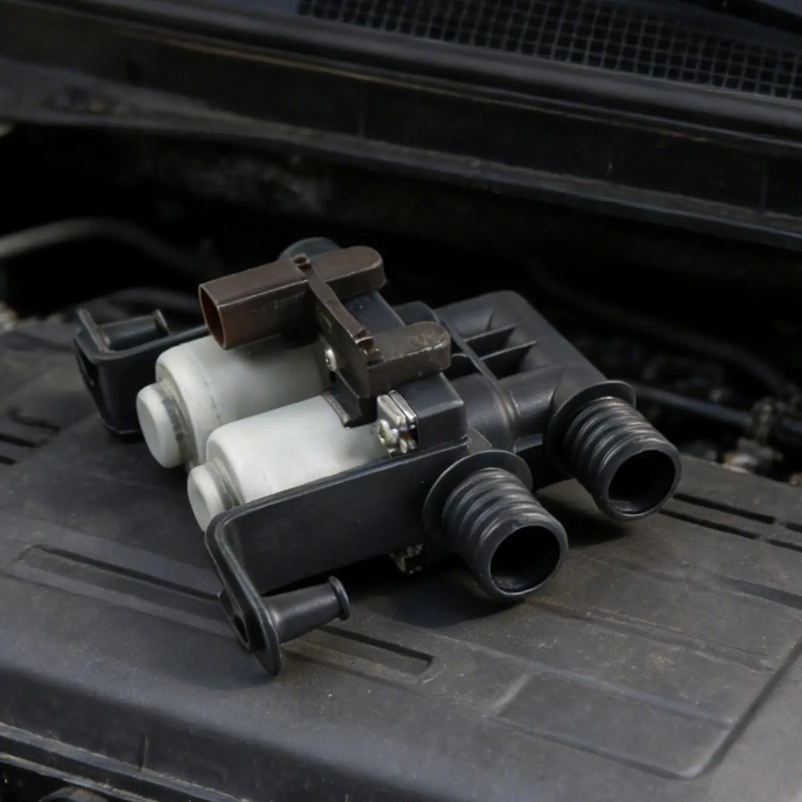 

For BMW 535i 2008-2010 BMW M5 M6 2006-2010 Heater Valve Control Heat-Resistant Faster Warm-Up Plug-and-Play Installation