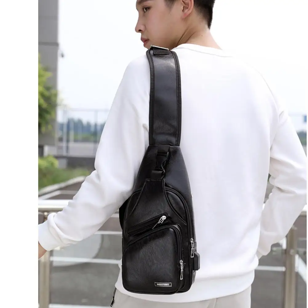 Einfache und modische, lässige, einfarbige PU-Multifunktions-Brusttasche mit USB-Ladefunktion und Reißverschluss für Herren, Umhängetasche für den Arbeitsweg – Detail 4