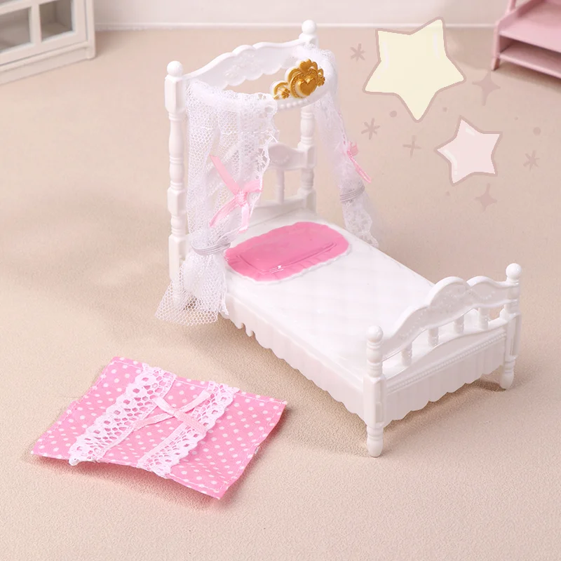 Set letto a baldacchino principessa in miniatura per casa delle bambole in scala 1/12 con lenzuolo e zanzariera Mobili per camera da letto Decorazioni per la casa delle bambole
