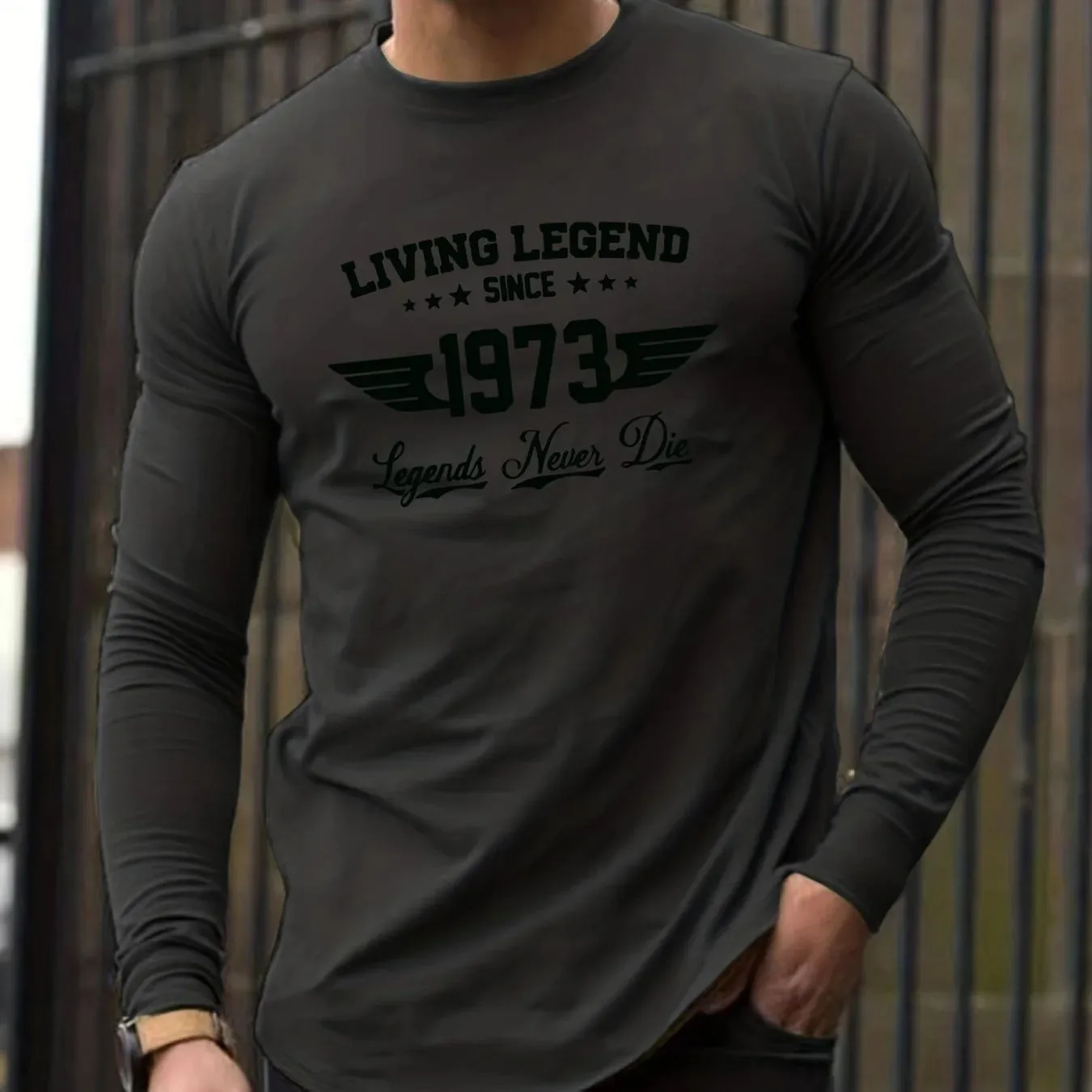 تي شيرت رجالي جديد بأكمام طويلة لربيع وخريف 2025 كاجوال ومريح مع طباعة نمط رقمي ثلاثي الأبعاد