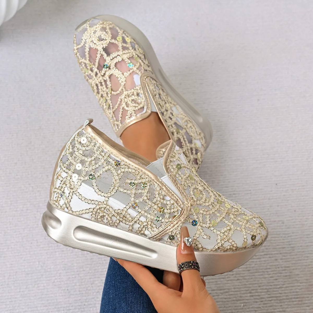 tenis-casuais-femininos-com-design-de-solado-grosso-e-aumento-interno-respiravel-e-bordado-para-primavera-e-verao