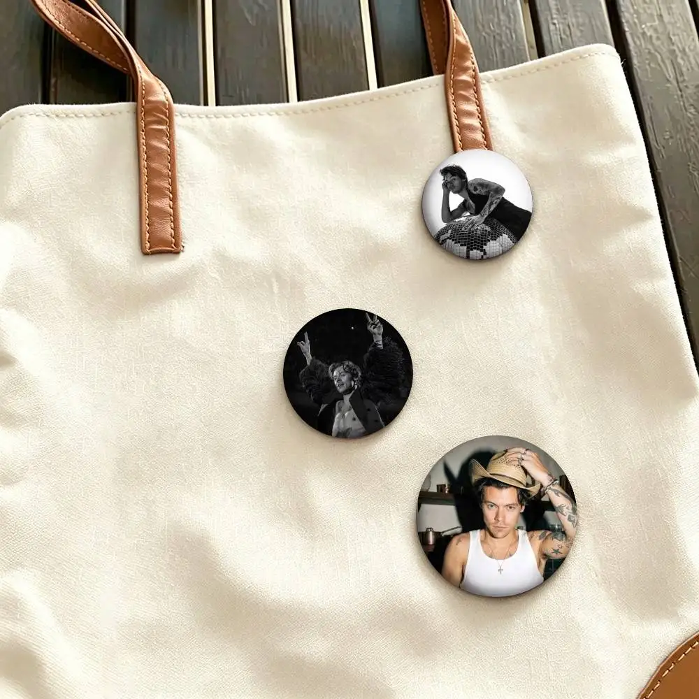 L-Love On Tour Disco Harry Styles  25 32 44 58 75mm Badges Personalized Round Brooches Pins Accessory Gift