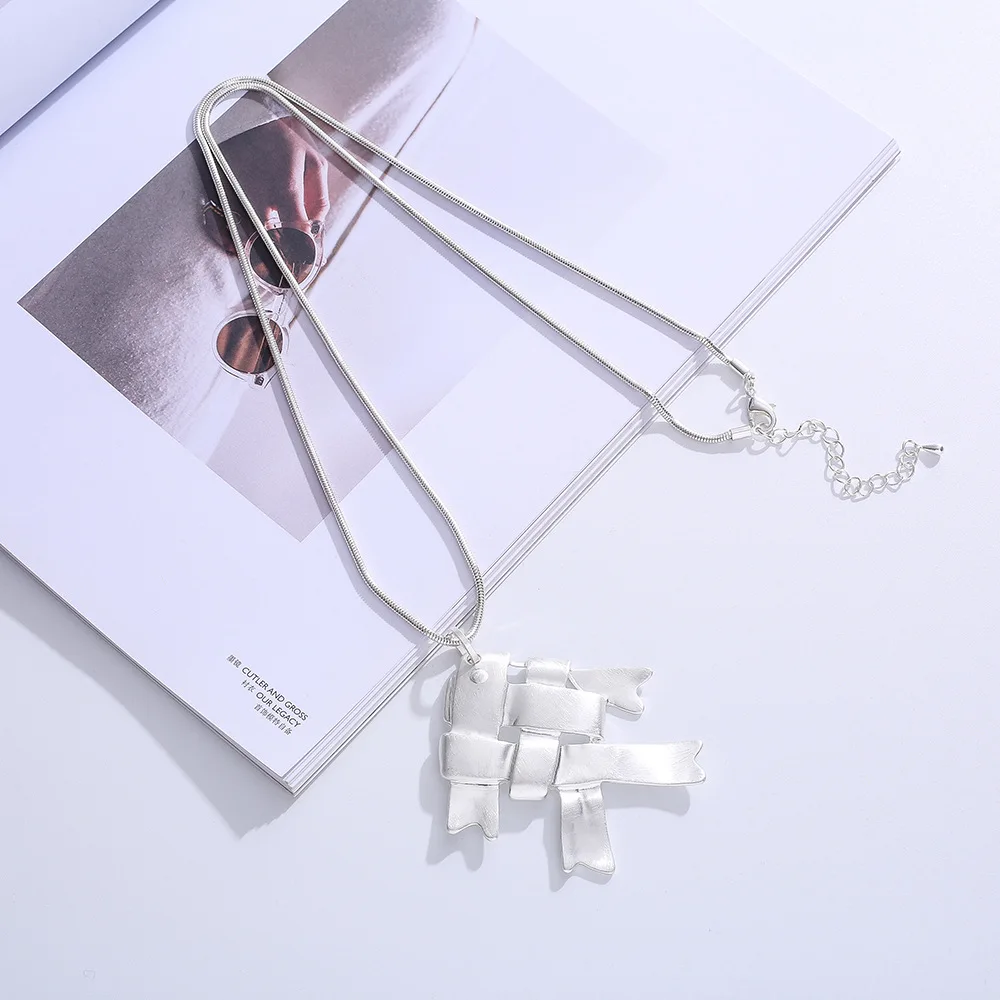 best-selling European and American atmosphere fashion retro snake bone chain fish-shaped light lux