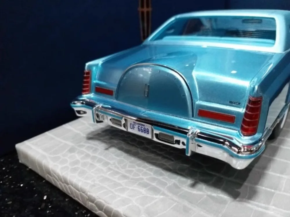 AMC 1/18 Lincoln Continental Diamond Jubilee Edition Car Model Lincoln Continental Mark V Blue Ornaments Collectibles Gifts