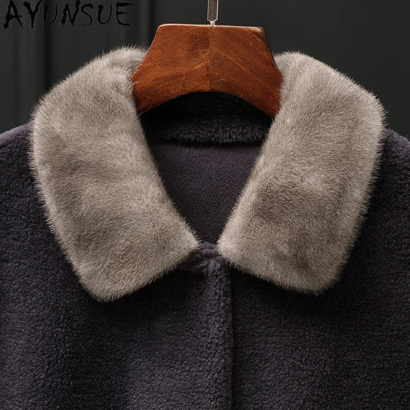 معاطف شيرلينغ من الأغنام الحقيقية من AYUNSUE معطف صوف 100% للنساء 2025 ملابس شتوية للسيدات بياقة من فرو المنك والفرو المركب