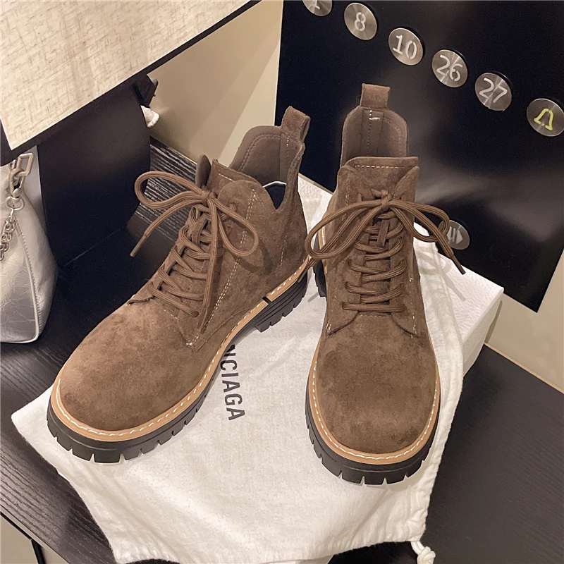 

Women's Autumn and Winter Retro Style Color-blocking Flat Heel Lace-up Soft-soled Fashion Brand Original New Fashion Boots
