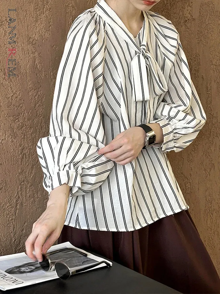 

[LANMREM] Striped Contrast Color Shirt Women Round Neck Long Sleeve Office Lady Loose Blouses Fashion 2024 Autumn New 26C475