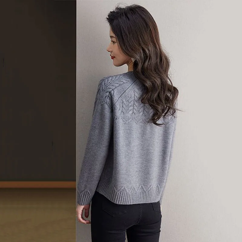 ニットカーディガン女性セーター 2025 新作春秋無地ラウンドネック女性セータージャケットヴィンテージカジュアルワイチュアンレディーストップス
