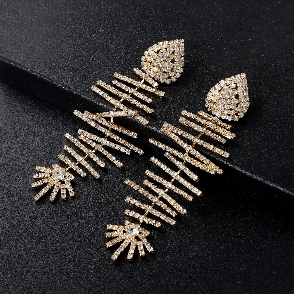 Luxurious Multi Layered Personalized Style Fishbone Shaped Rhinestone Earrings Banquet Ear Accessories