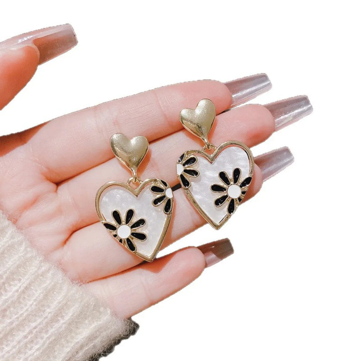 Fashion Korean Fashion Cute Flower Heart Stud Earrings Women Vintage Rose Daisy Pattern Enamel Earrings Bridal Wedding Jewelry image 6