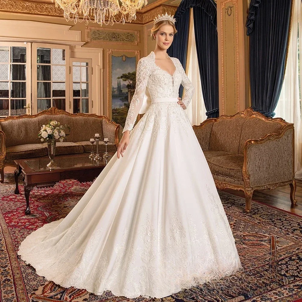 Graceful Satin A-Line Wedding Dresses Back Bow Buttons Lace Appliques Ivory Long Sleeves Bridal Gowns Customized Robes de mariée