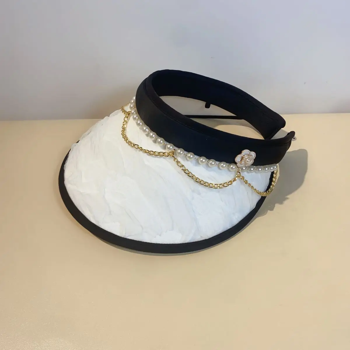 

New Summer Sun Hats For Women Chain Empty Top Hat Elegant Ladys Pearl Visor UV Sun Protection Sunscreen Baseball Caps