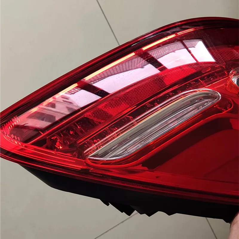 ไฟท้ายอุปกรณ์เสริมรถยนต์ LED สำหรับ Porsche Panamera 2011-2014