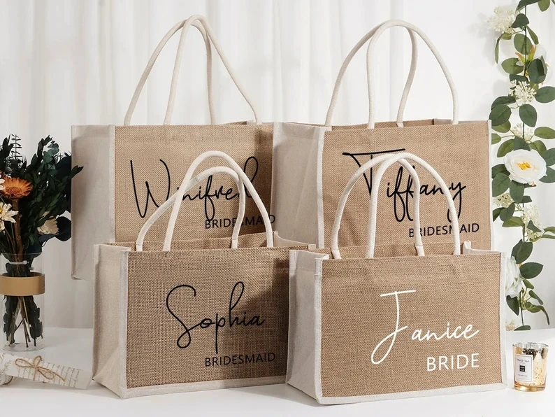 Sacs fourre-tout en toile de jute personnalisés avec nom personnalisé, sacs cadeaux de demoiselle d'honneur, sac fourre-tout en jute, cadeau de Thanksgiving, sacs de shopping de mariage