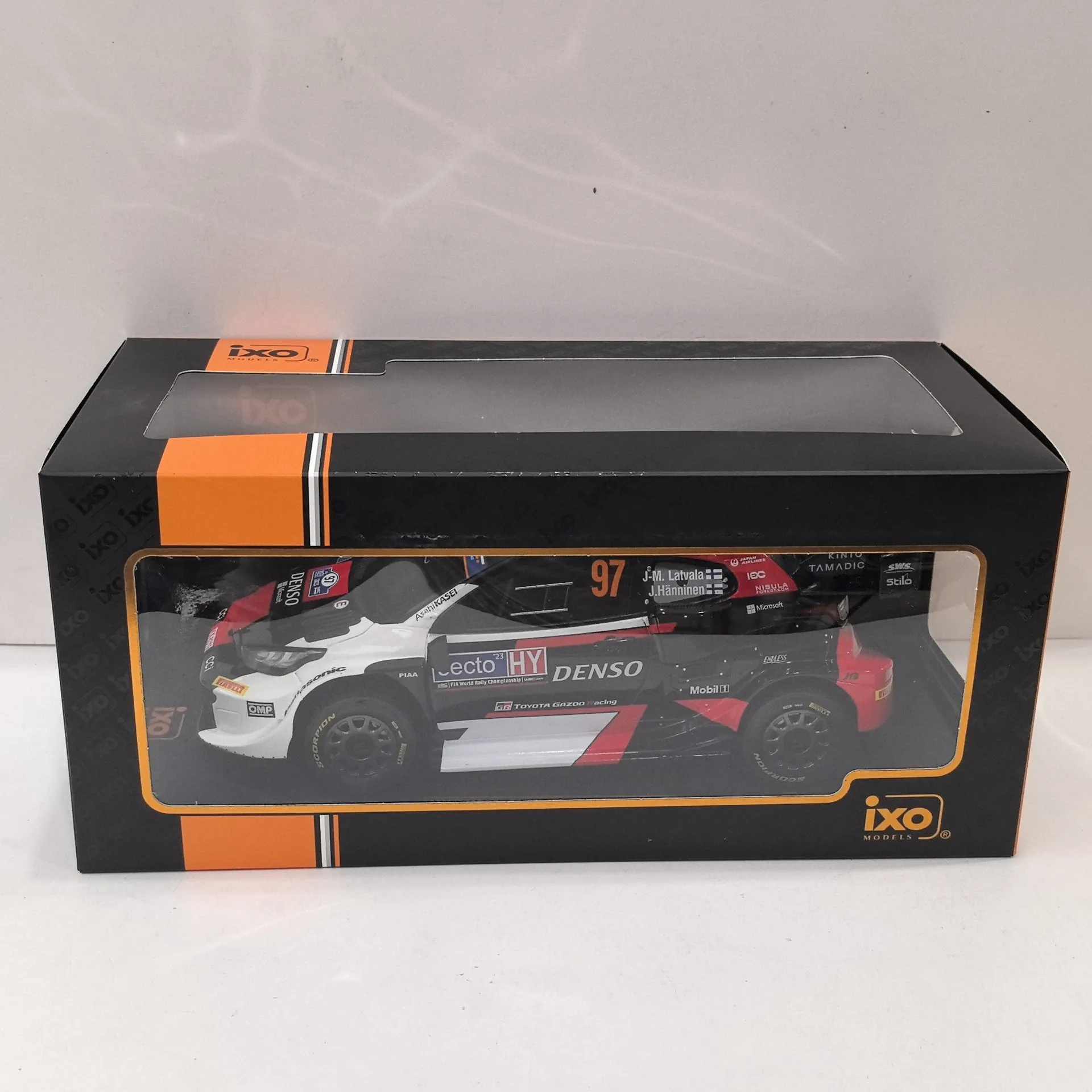 ダイキャスト IXO 1:18 スケール トヨタ GR ヤリス # 97 2023 トヨタ ヤリス レーシング合金車モデル グッズ玩具ギフトお土産ディスプレイ