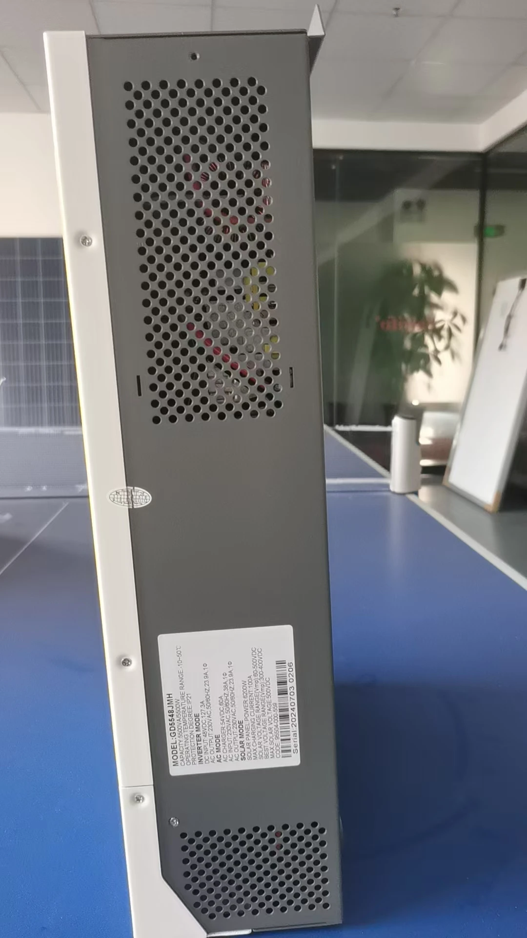 YyhcSolar Inverters 5.5kw 3kw 3.6kw 5kw 6.2kw 6kw 10kw 11kw 24v/48v Single Phase Three Phase Solar Off-grid Hybrid System