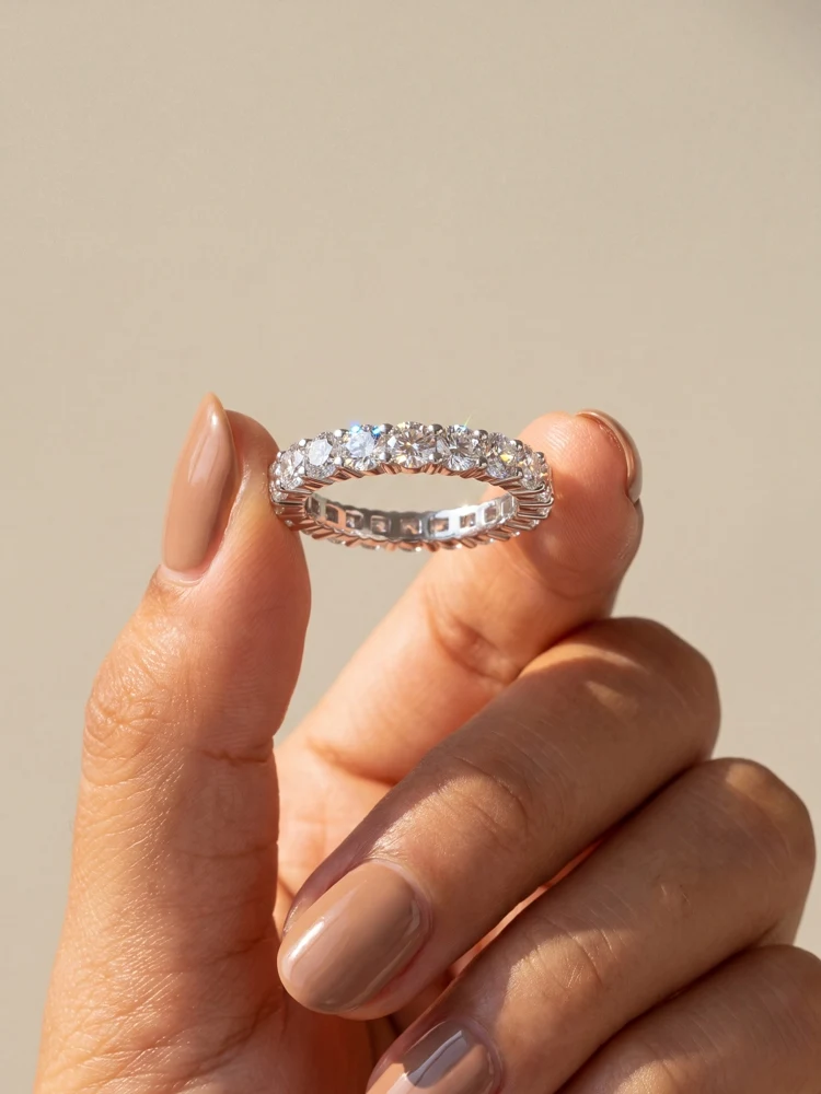 Glänzende Echte Runde Moissanit-Diamantringe für Damen Verlobung Jubiläum 925 Silberbeschichteter Schmuck – Detail 2