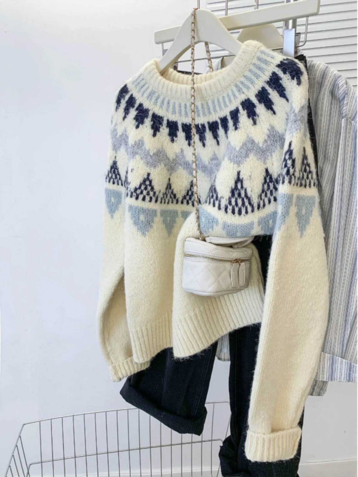 Retro Lazy Sle Roun… - image