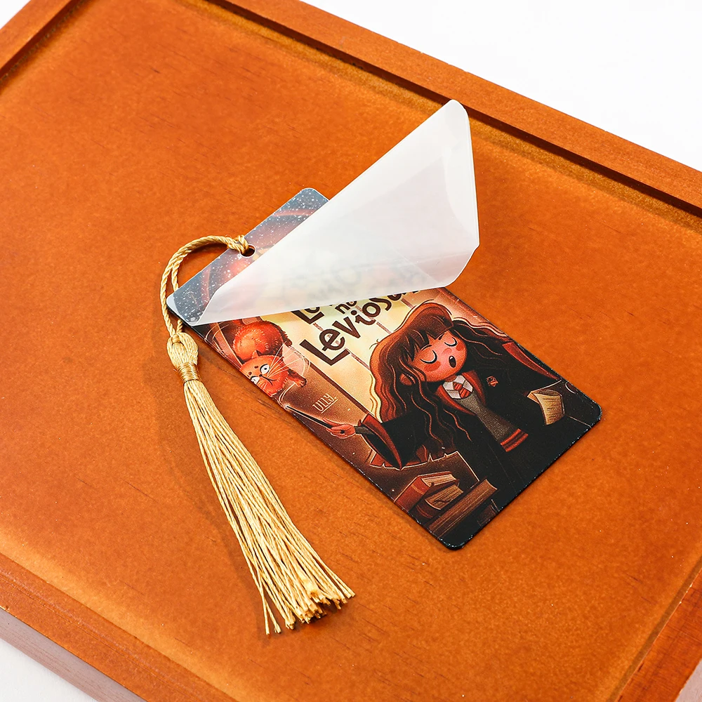 

Закладка с литературным персонажем мультфильма, теплый подарок для тех, кто любит читать и комиксов, подходит для изучения и работы.