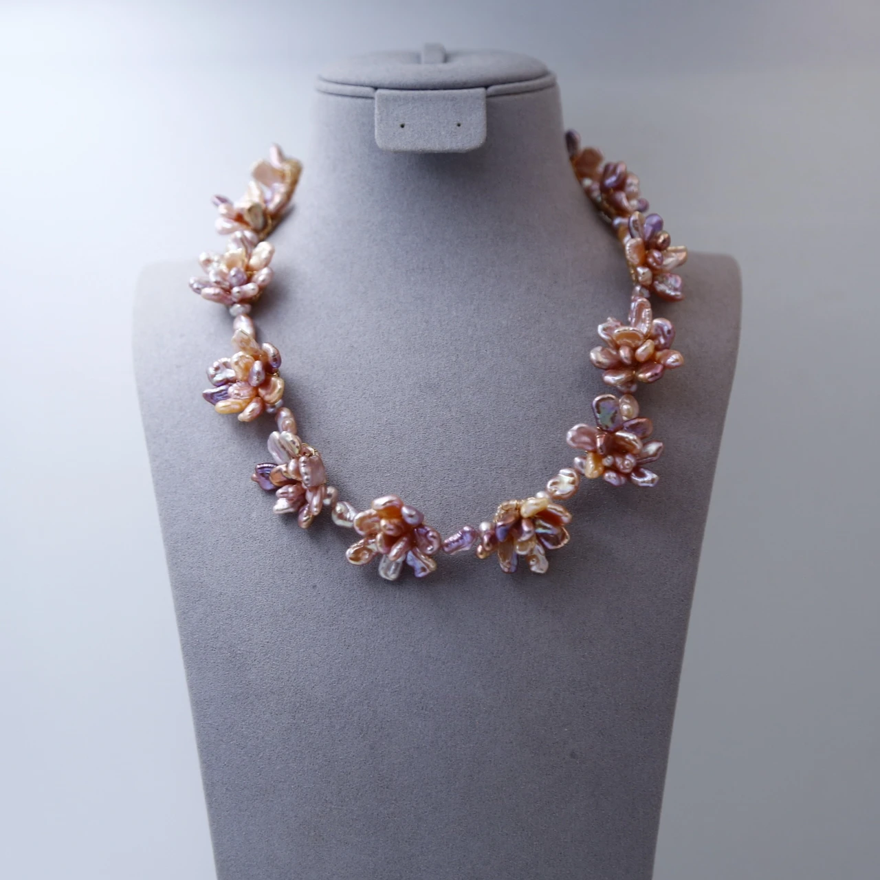 

Оригинальный дизайн, пресноводный фиолетовый жемчуг без ядерных примесей, ручное плетение, ожерелье с цветочным узором, модное изысканное ювелирное украшение, подарок для женщины