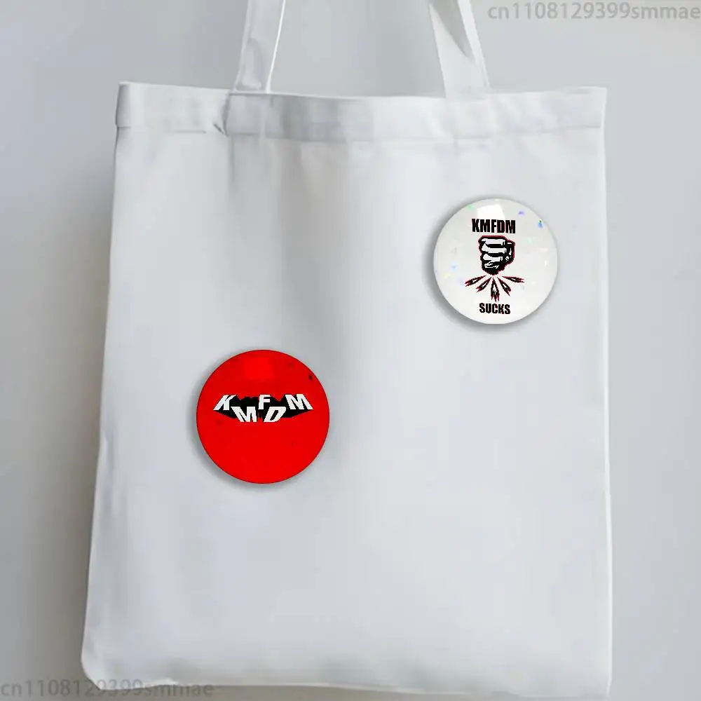 K-Kmfdm Sucks Band Tinplate Enamel Pins Creativity Printed Pictures Text Metal Lapel Badges Brooches