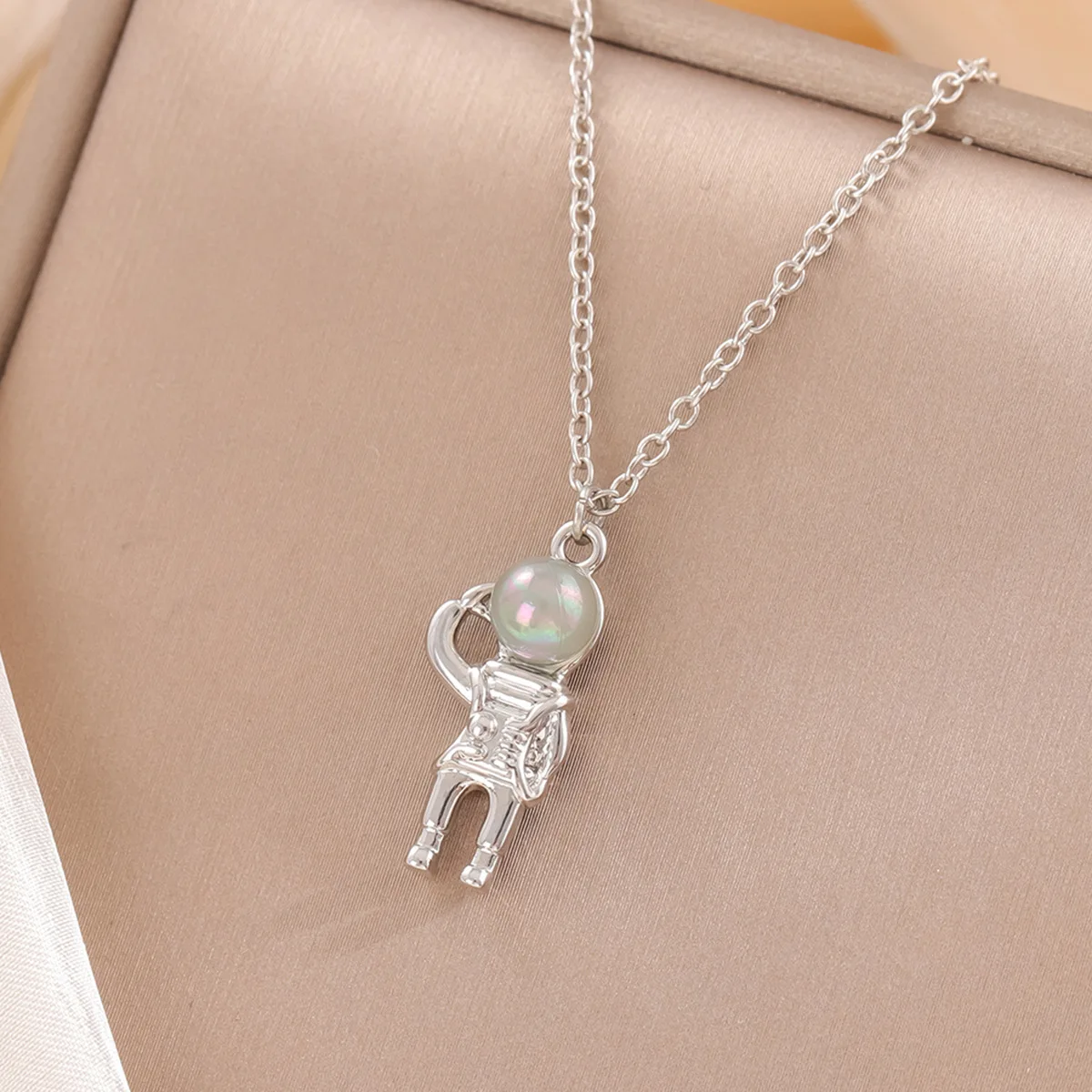 UiniTail hot sale new 925 Tibetan silver cute astronaut creative design necklace sweet temperament simple romantic jewelry XL111